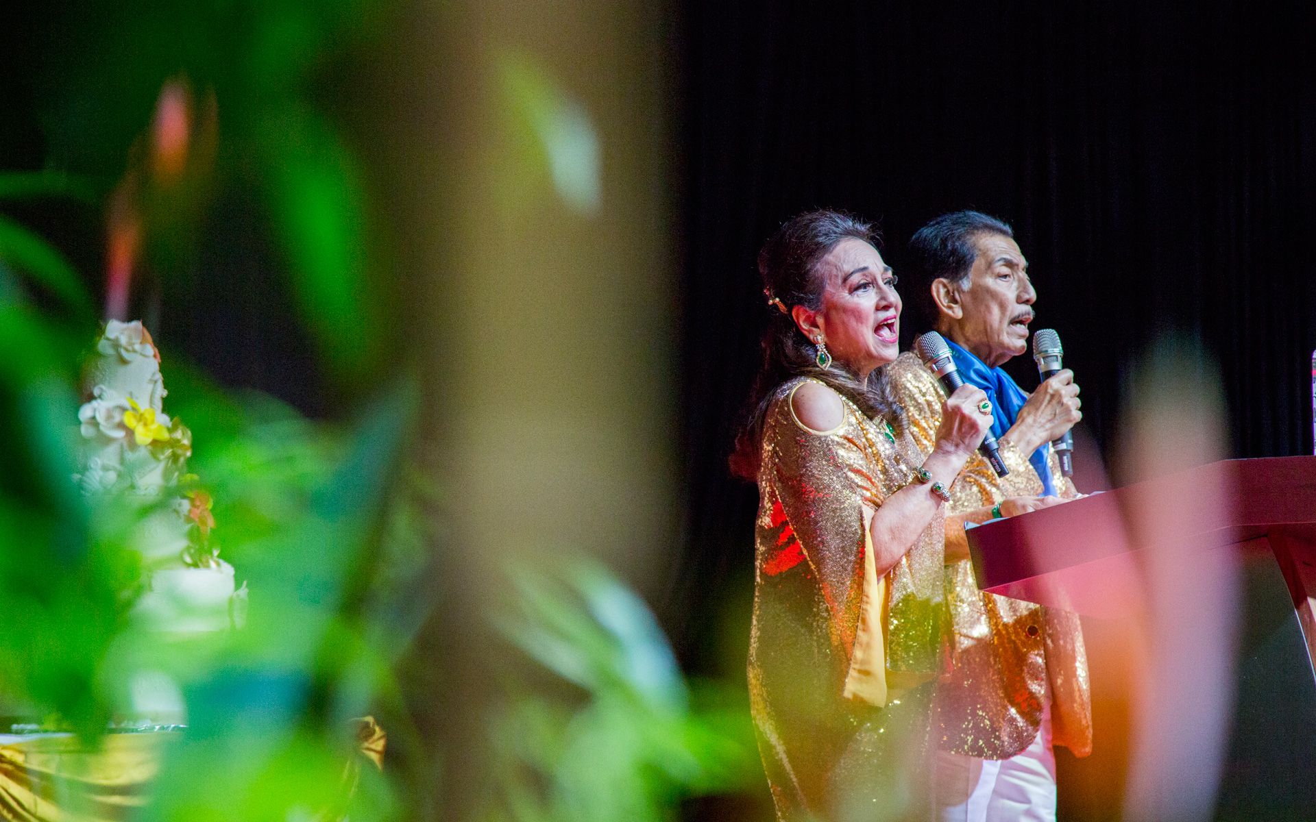 The couple brought the evening to a close by serenading the crowd