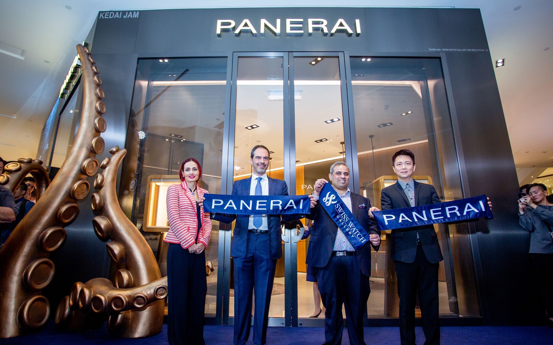 Silvia Marrara, Giacomo Cinelli, Sharan Valiram and Lovell Ho