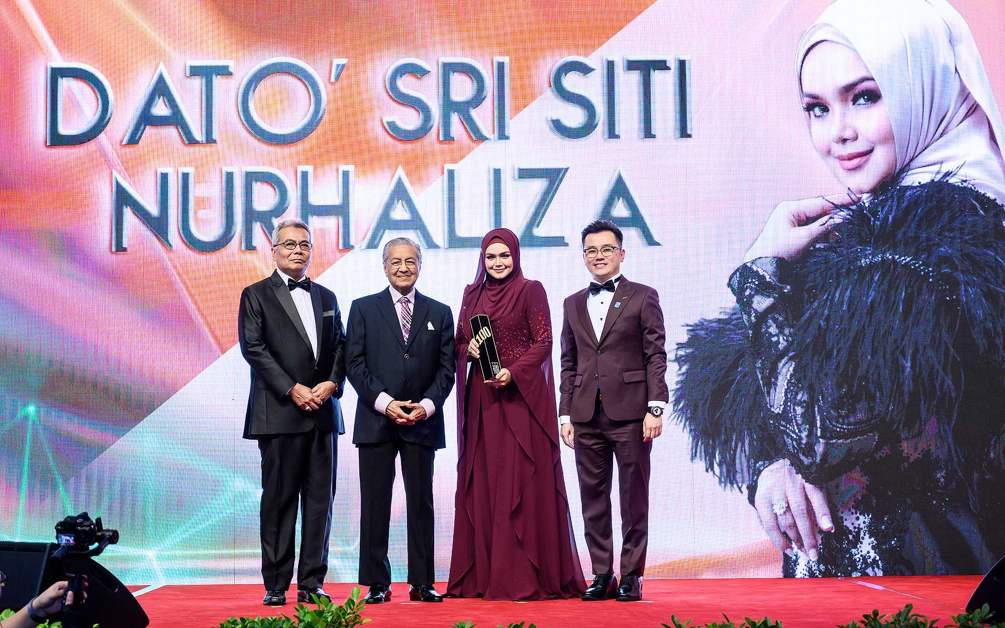 Datuk Seri Mohd Redzuan Md Yusof, Tun Dr Mahathir Mohamad, Dato' Sri Siti Nurhaliza and Dato' KK Chua