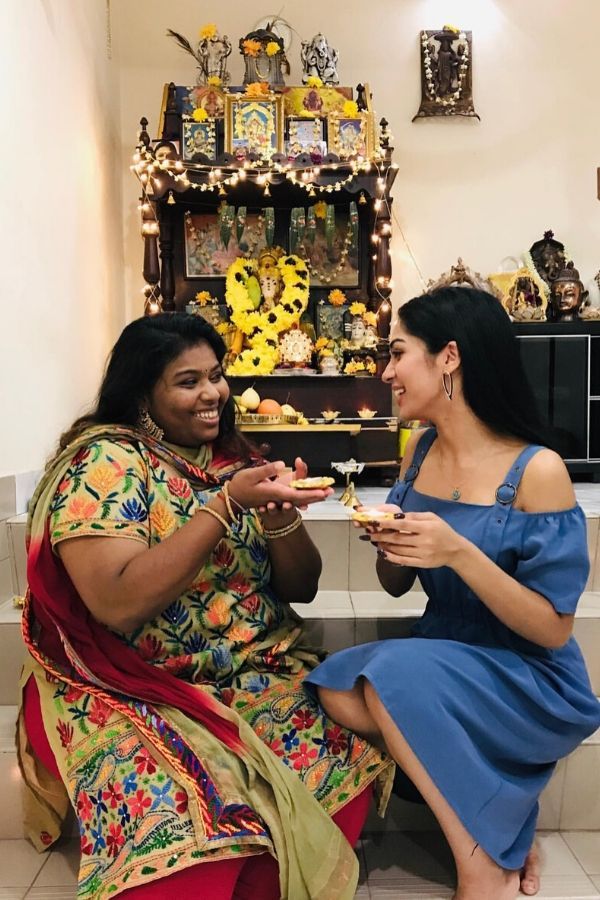 No matter how busy life gets, the radiant Shweta Sekhon will always find time for dear friends and light a candle together over laughter and merriment. (Photo: @shweta_sekhon_)