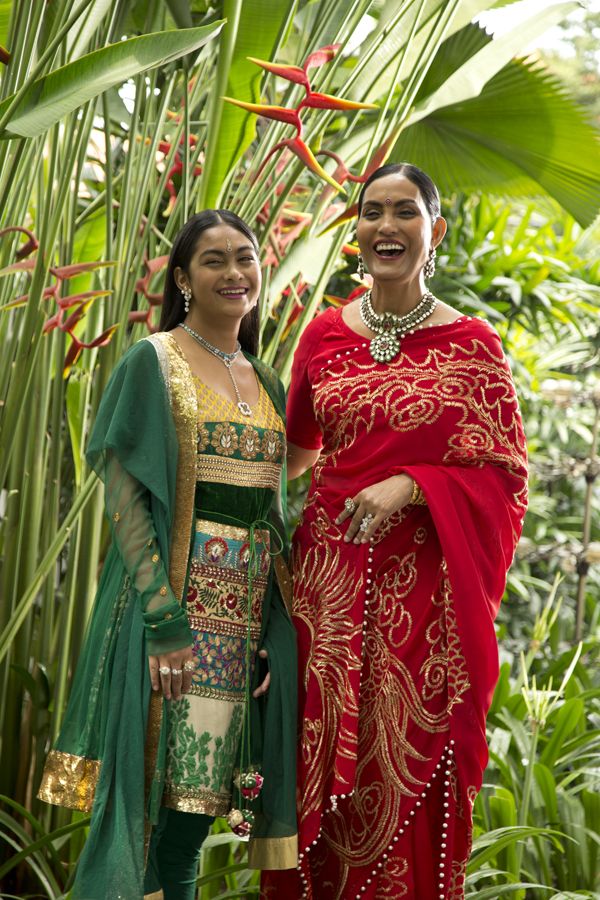 Full make-up and decked out in Deepavali garb with matching jewellery outdoors - we can only hope to look this good when standing amidst the sticky humidity of the day for the perfect shot.