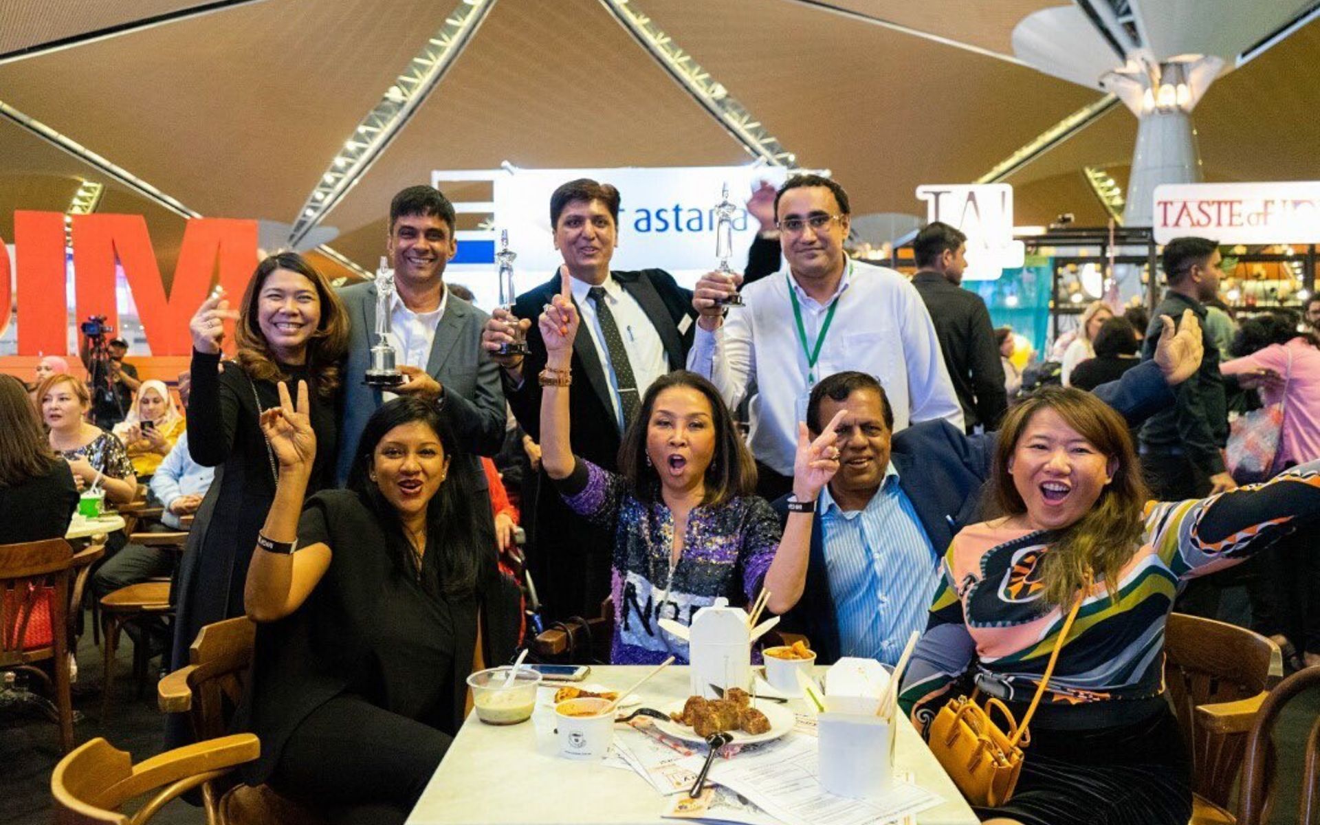Dato' Seri Farah Khan and her team at Dome Cafe celebrate their 3 awards at MIGF KULinary 2019. (Photo: @farahkhanofficial/Instagram)