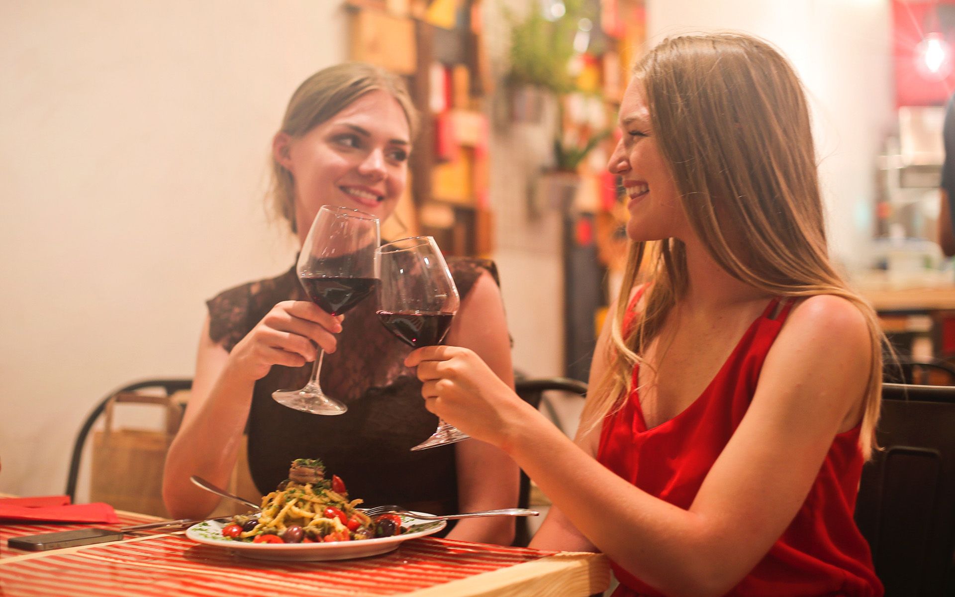 10 Holiday Wine Pairings Based On Whether You're Naughty Or Nice