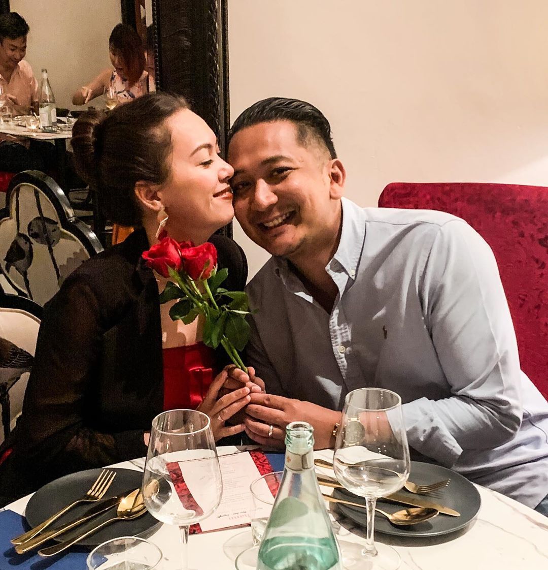 Siti Saleha's other half, Ahmad Lutfi Azhar knows the secret to a successful marriage in the expression, 'Happy wife, happy life.' #WellDone. (Photo: @sallywho/Instagram)
