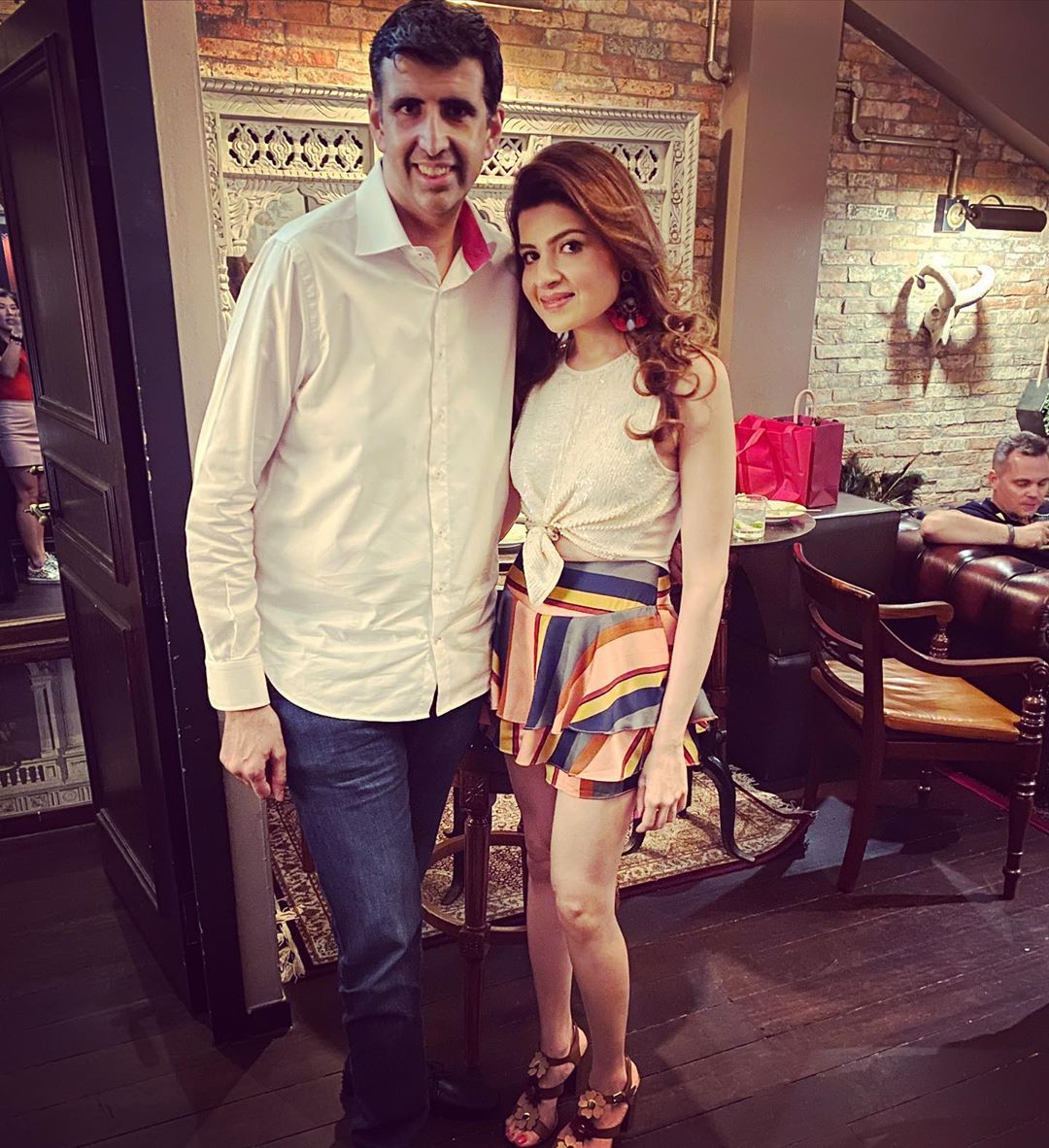 Even mums need their time off for date night, as Roshan Valiram demonstrates while on a Valentine's Day dinner with her hubby Mukesh Valiram. (Photo: @roshanvaliram/Instagram)