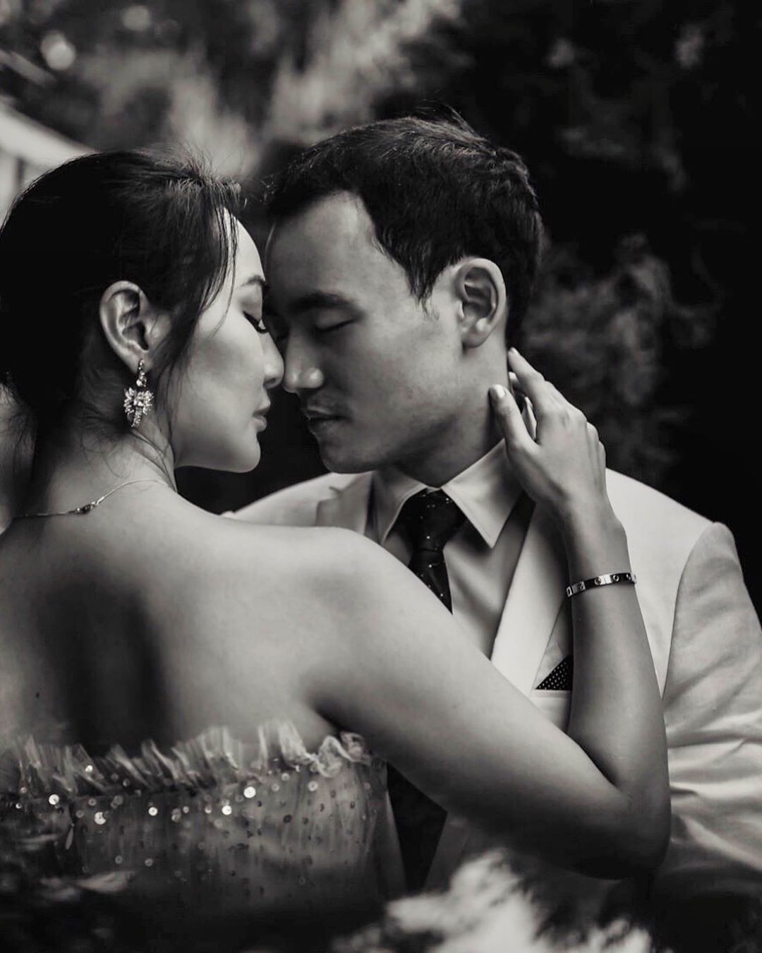 How romantic is this wedding throwback post by Lee Yin Yen wishing hubby Andrew Kwan a Happy Valentine's Day? (Photo: @yyenl/Instagram)
