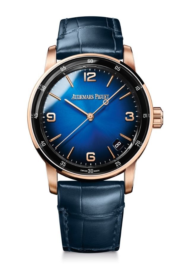 Self-winding in smoked blue lacquered dial