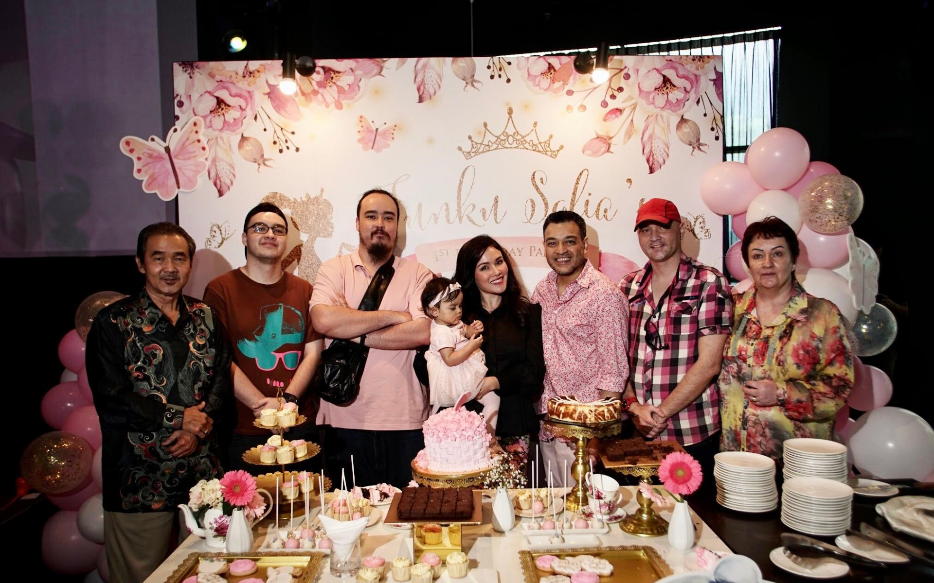 Ibrahim Ahmad, Izhak Ibrahim, Redzuan Ibrahim, Che Puan Sarimah Ibrahim, Tunku Sofia Najihah, Tunku Jamie Nadzimuddin, Ismel Ibrahim and Elizabeth Hanlon