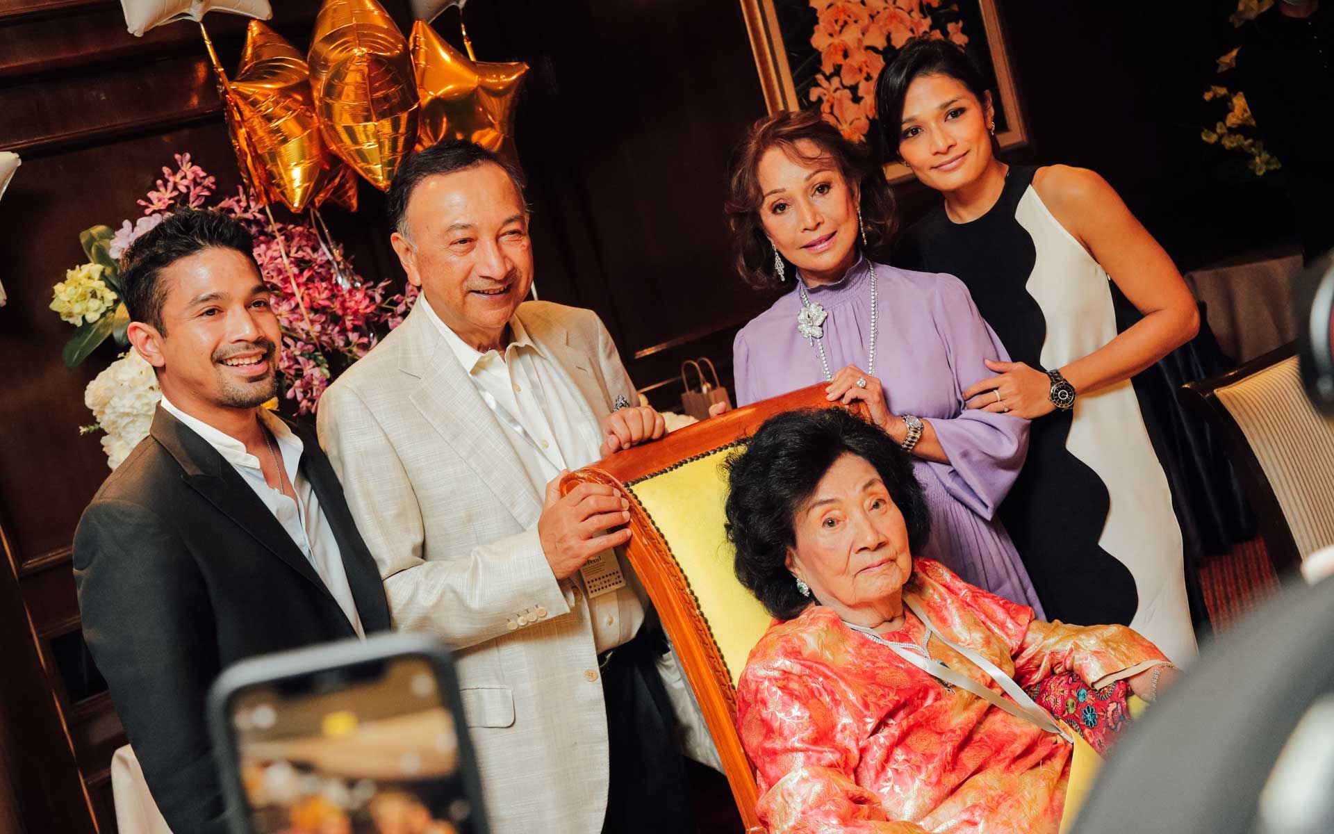 Tunku Khairul Zaim Naquiyuddin, Tunku Dato’ Seri Utama Naquiyuddin, Tuanku Najihah Tunku Besar Burhanuddin, Tunku Dato' Seri Nurul Hayati and Tunku Nadia Naquiyuddin