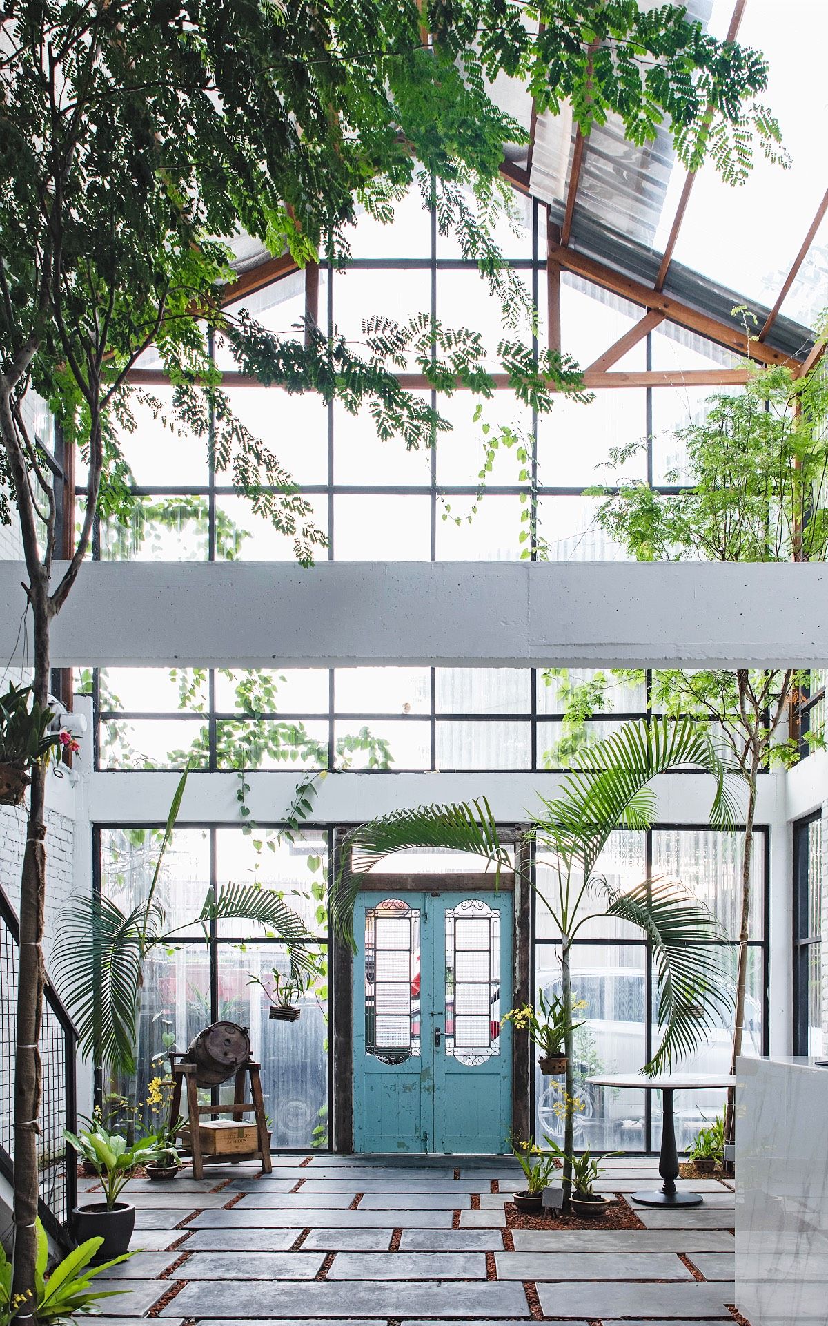 Restaurant Au Jardin's green courtyard lends reason to its name (Photo: Restaurant Au Jardin)