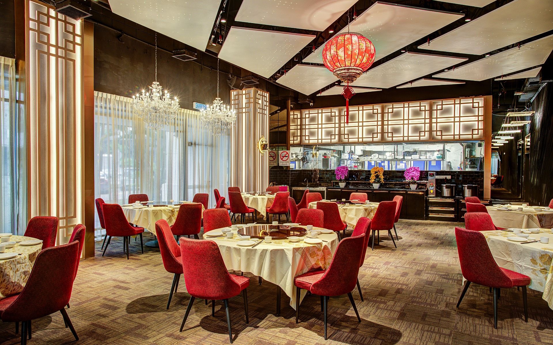The stately Cantonese restaurant is spearheaded by a Hong Kong masterchef (Photo: Regent Chinese Cuisine)