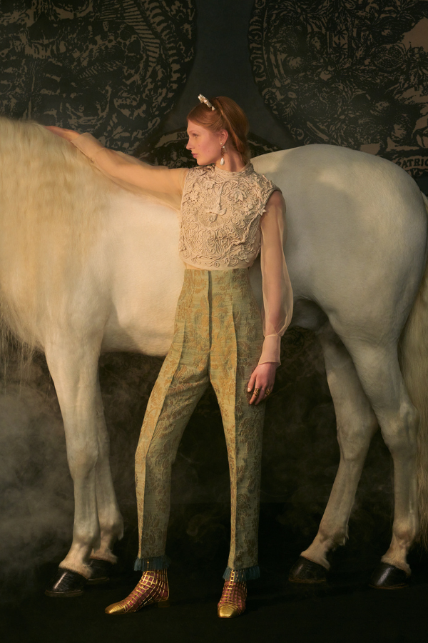 Le Pendu: Breastplate embroidered with rat-tail and trousers in green heathered jacquard