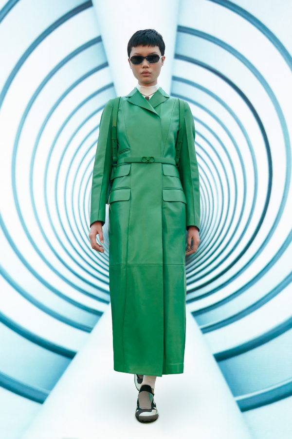 This outerwear-heavy collection teleports us into a sci-fi, utopian world