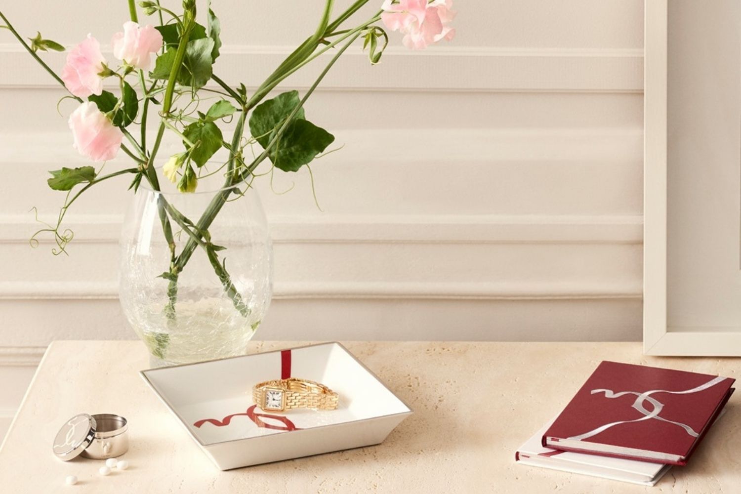 Flowy ribbons of red interplay with white in this Entrelaces de Cartier home accessories collection by Cartier (Photo: Cartier)
