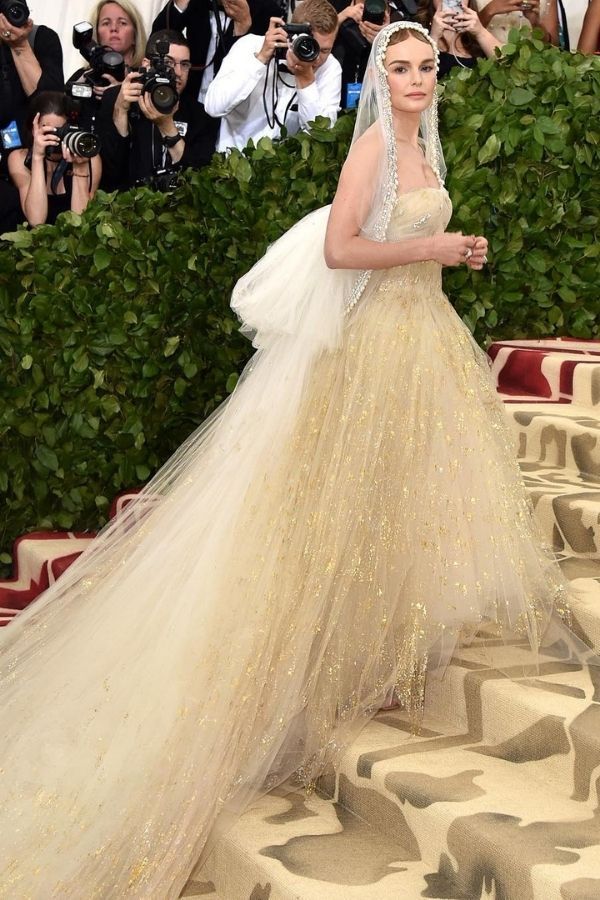Kate Bosworth in Oscar de la Renta at the 2018 Met Gala. The theme was "Heavenly Bodies: Fashion and the Catholic Imagination". (Photo: Instagram/@oscardelarenta)