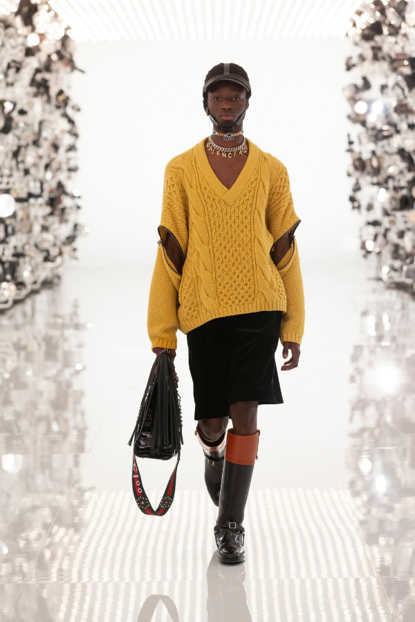 Masculine and feminine meet in this knitted look