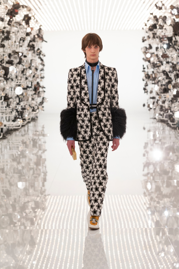 Gucci Aria sees more monochromatic looks, perhaps due to Gvasalia's influence