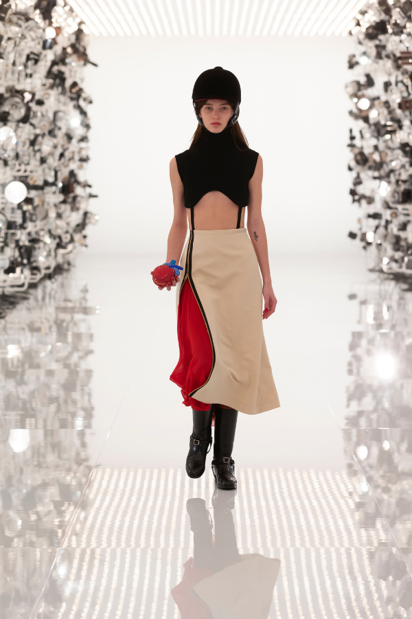 Spot the diamanté-encrusted heart bag