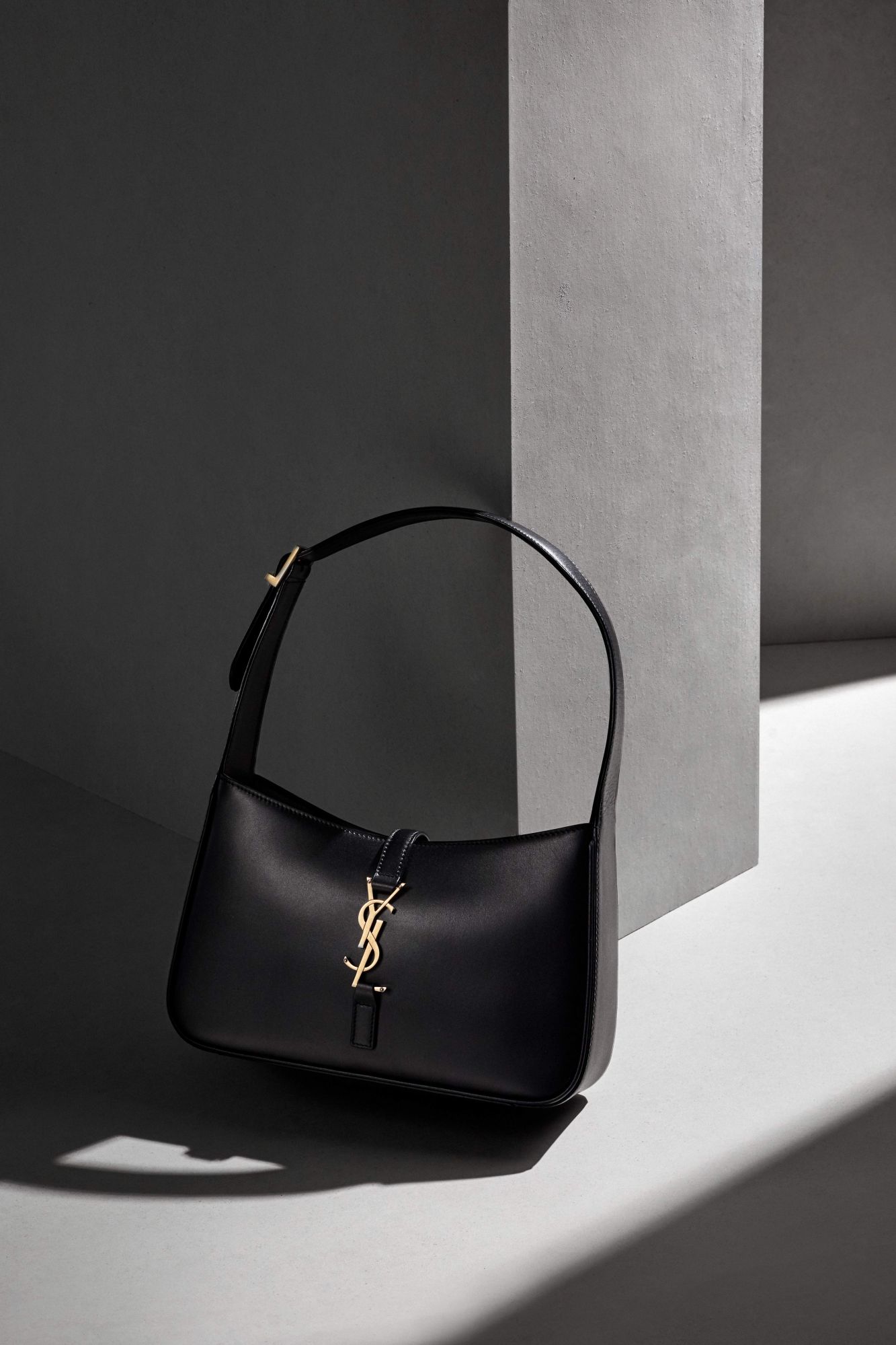 saint laurent classic 8