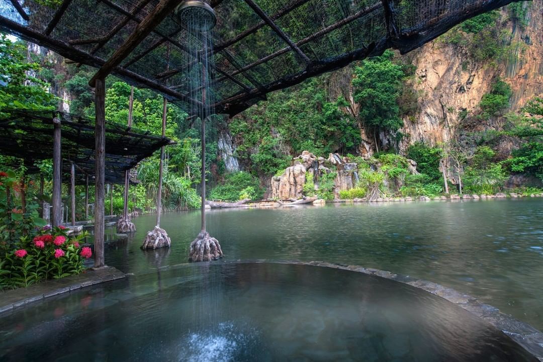 Elevating the idea of a hot tub, this geothermal pool at The Banjaran Hotsprings in Ipoh offers you not only the healing benefits of natural hot springs but also a breathtaking view of the surrounding limestone hills (Photo: @thebanjaranhotsprings/Instagram)