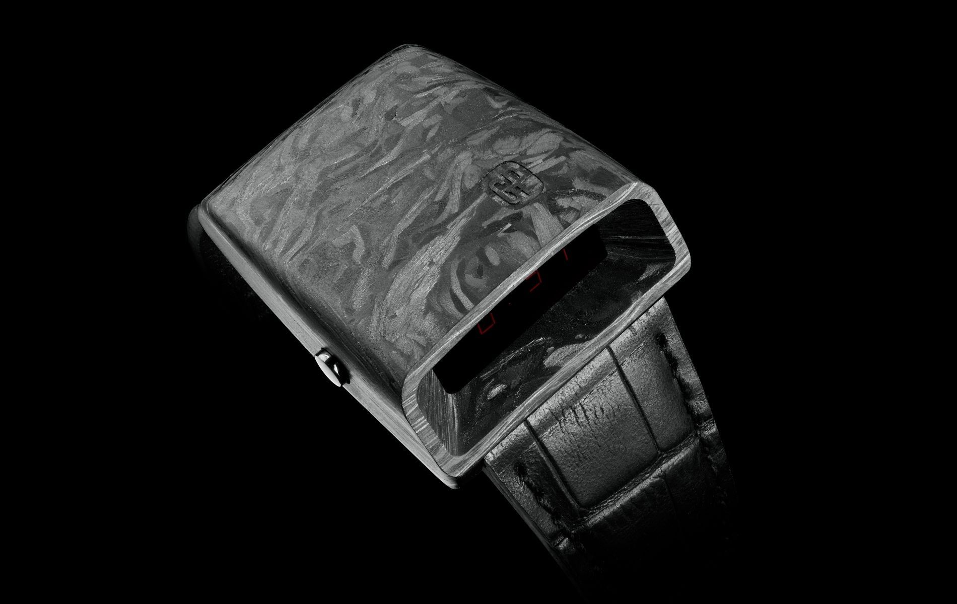 Girard-Perregaux Casequette, a revival of a '70s watch in forged carbon and titanium
