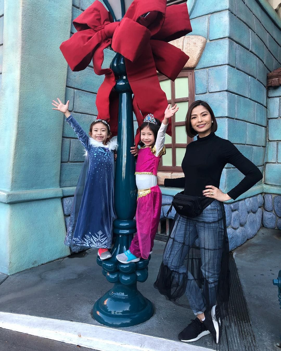 This trio celebrated in the happiest place on earth! (@rissamananquiltrillo)