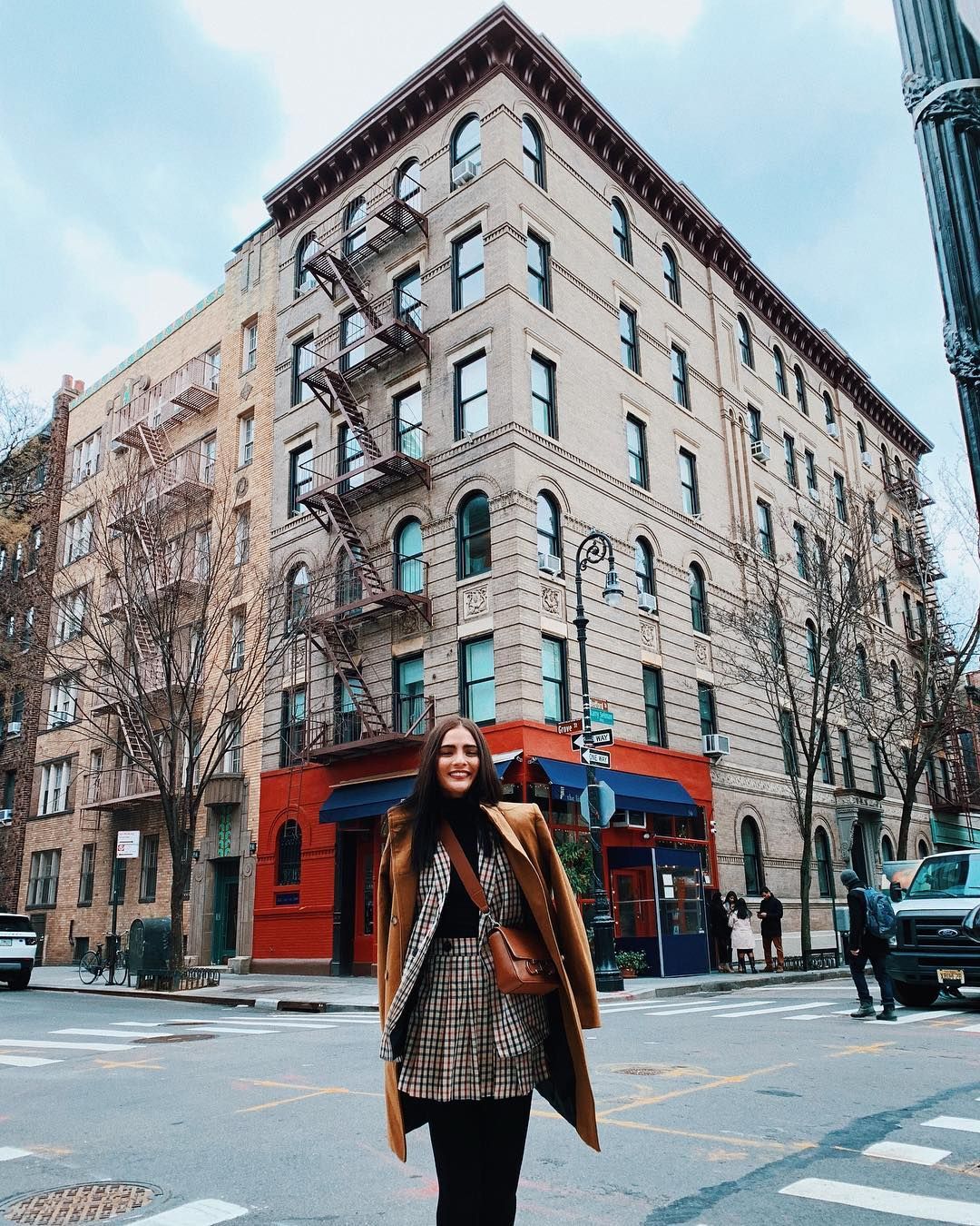 @Lovipoe visited the F.R.I.E.N.D.S. apartment over the holidays! How about that chic and cozy outfit?