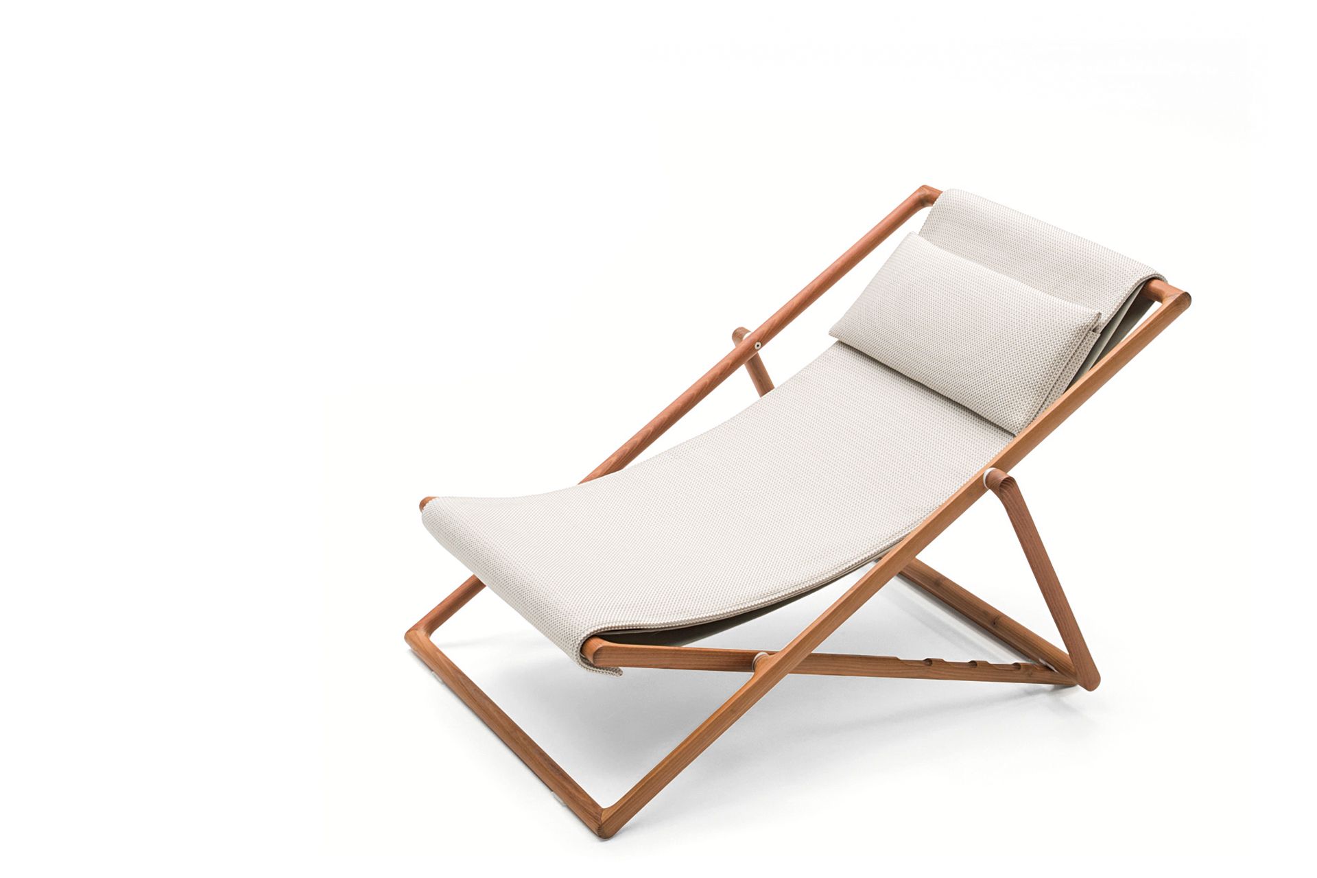 With its smooth, elegant lines, Paola Lenti’s Portofi no deck chair is an excellent addition to a backyard or patio. Available at Kuysen.