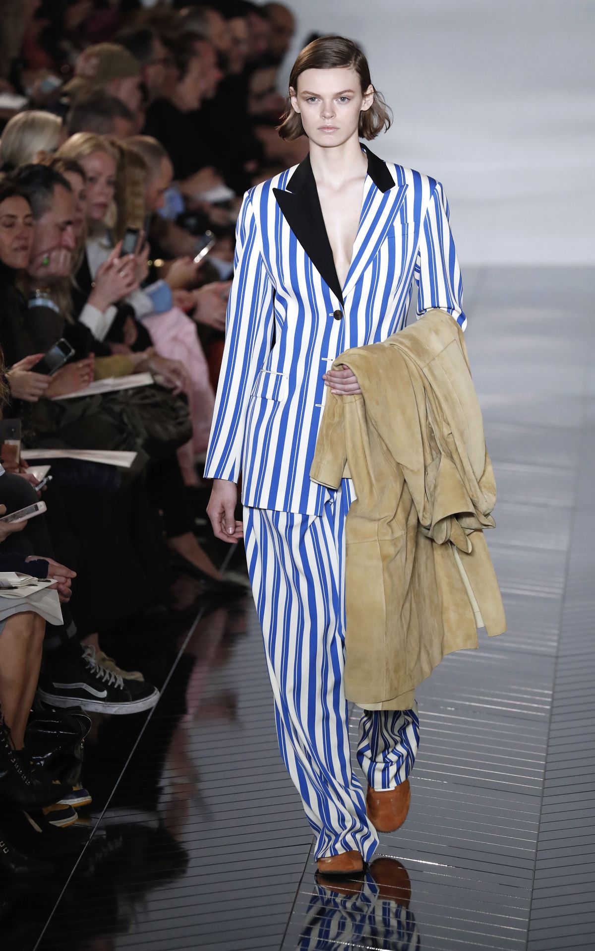 A model presents a creation for Loewe during the Fall-Winter 2019/2020 Ready-to-Wear collection fashion show in Paris, on March 1, 2019. (Photo by FRANCOIS GUILLOT / AFP)