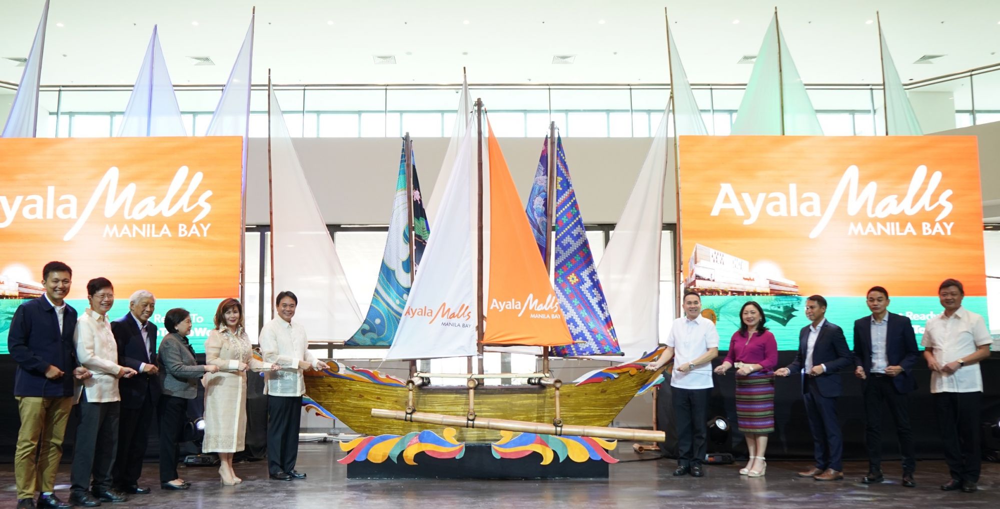 Parañaque City Hon. Vice Mayor Jose Enrico Golez, Ayala Land Director Antonino Aquino, D.M. Wenceslao and Associates Director and Board Chairman Delfin Wenceslao Jr., Dra. Sylvia Wenceslao, Janet Olivarez, Parañaque City Hon. Mayor Edwin Olivarez, Ayala Land President and CEO Bobby Dy, Ayala Malls President Jennylle Tupaz, D.M. Wenceslao and Associates Director and President Delfin Angelo Wenceslao, Parañaque City Hon. Congressman Eric Olivarez and Ayala Land Senior Vice President & Head of Commercial Busi