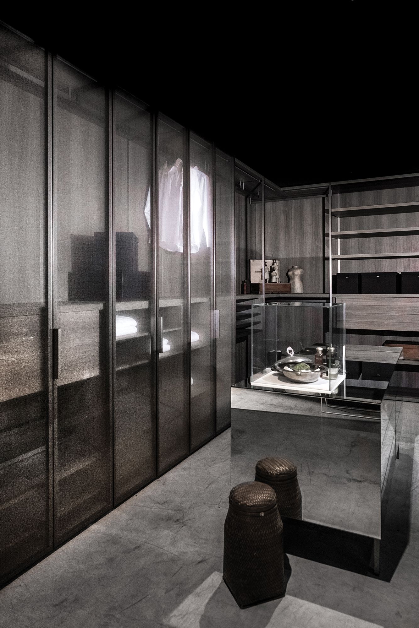 The highly customisable Antibes solution provides ample space for everything from clothes to accessories. Available at Boffi Studio Manila.