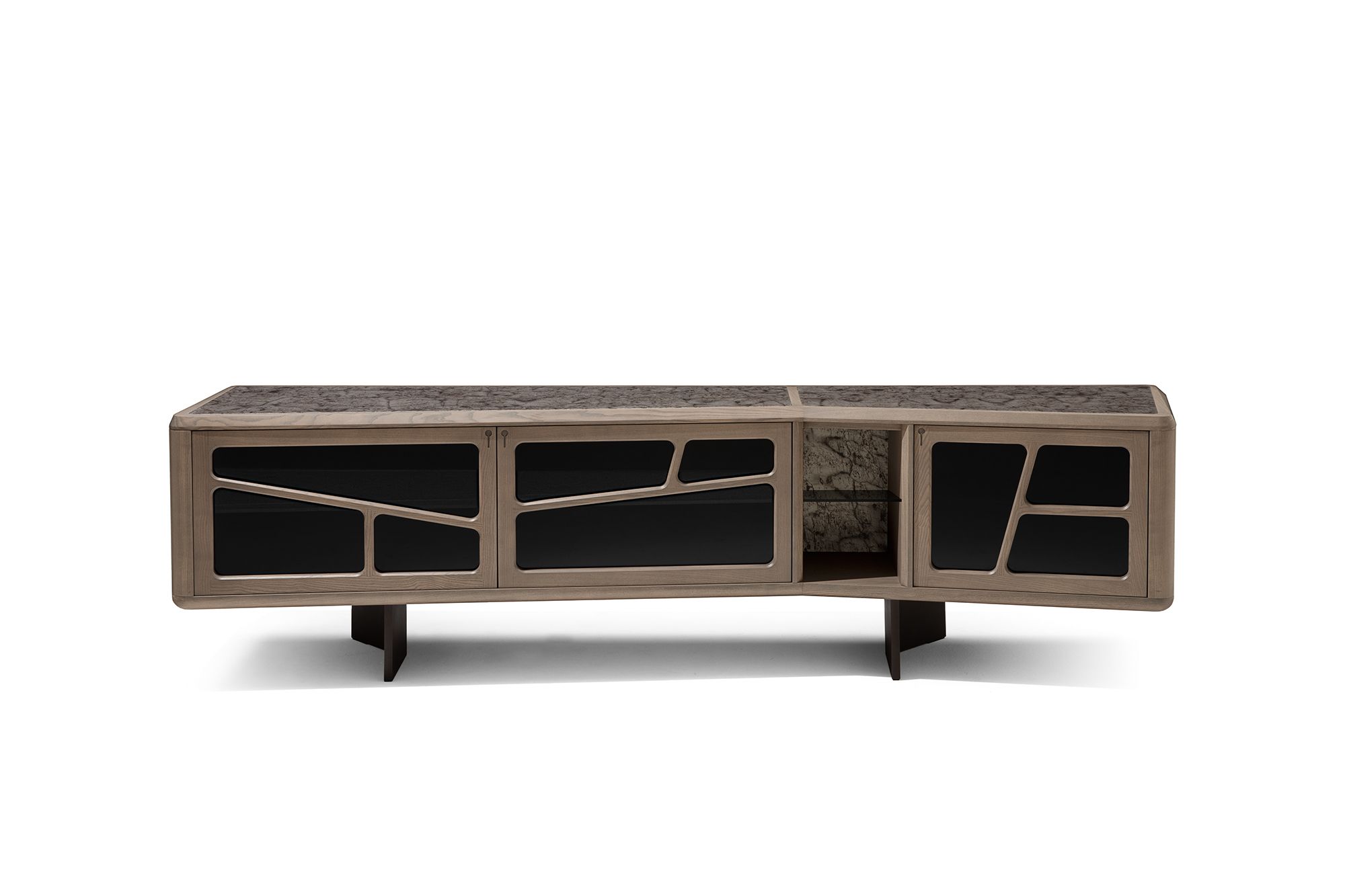 With sections reminiscent of fl agstones, the Disegual sideboard by Umberto Asnago is both decorative and functional. Available at Furnitalia.