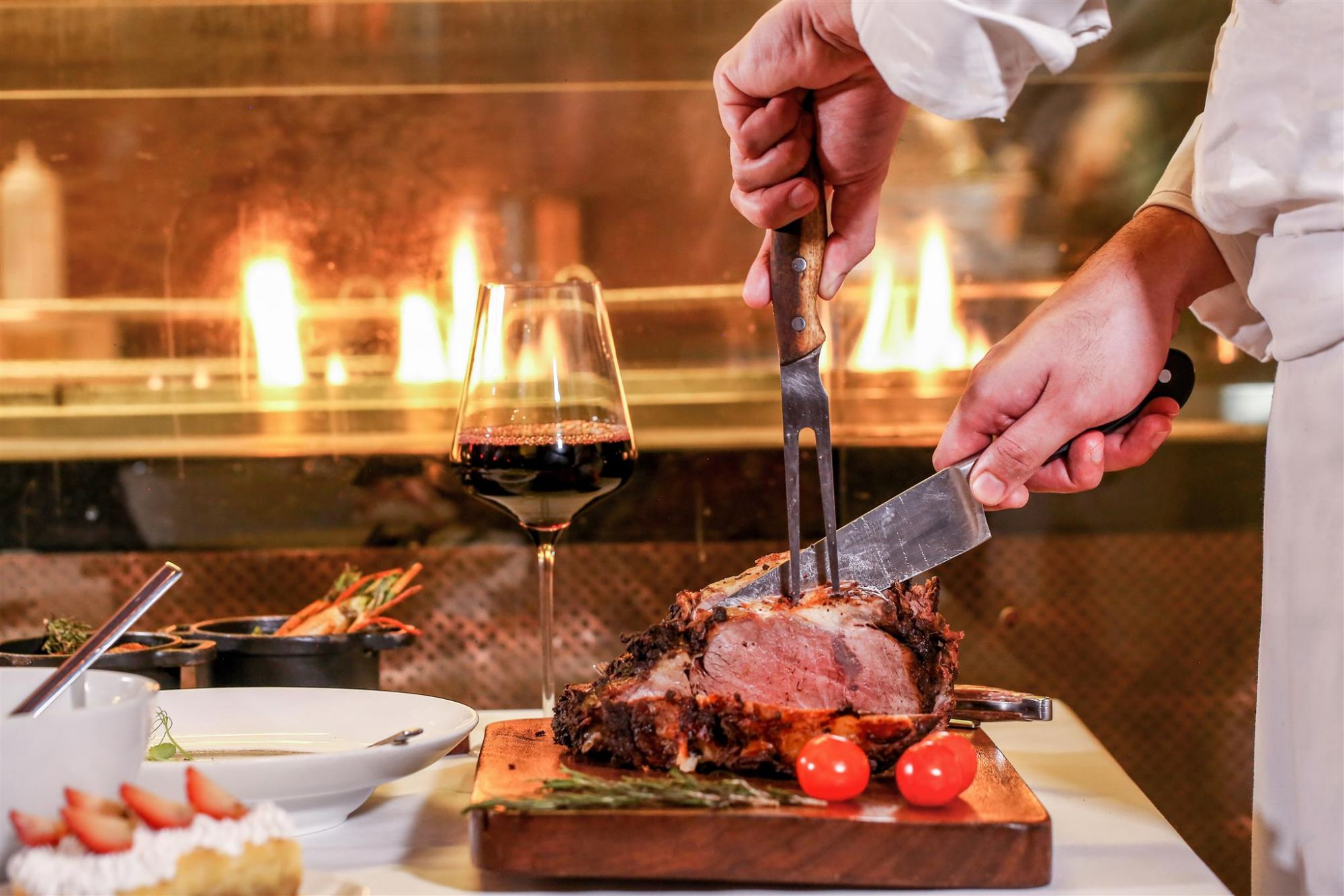 Unlimited Steaks On Weekends At CRU Steakhouse