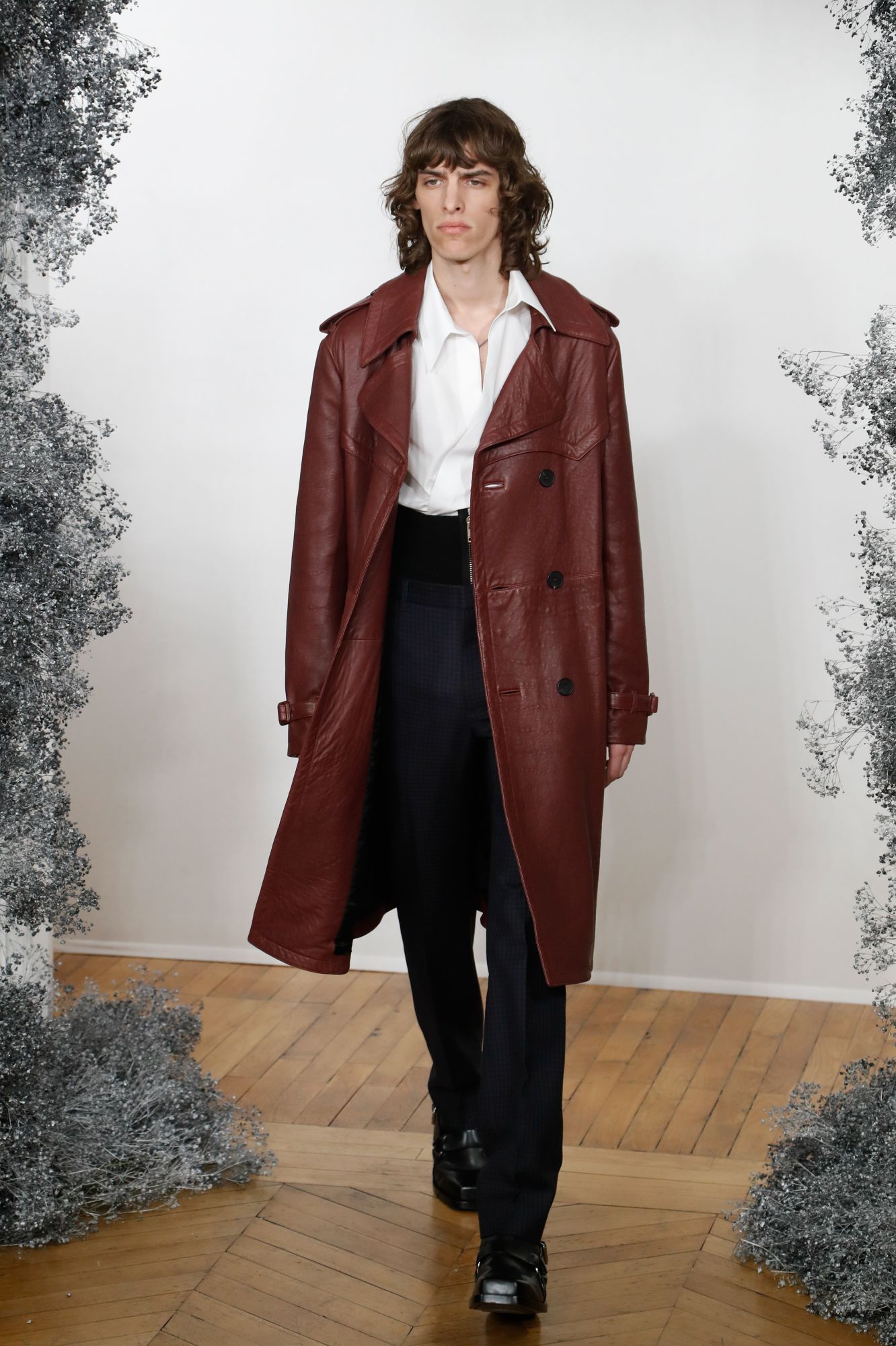A model presents a creation by Givenchy, during men's Fashion Week for the Fall/Winter 2020/21 collection in Paris on January 16, 2020. (Photo by FRANCOIS GUILLOT / AFP)