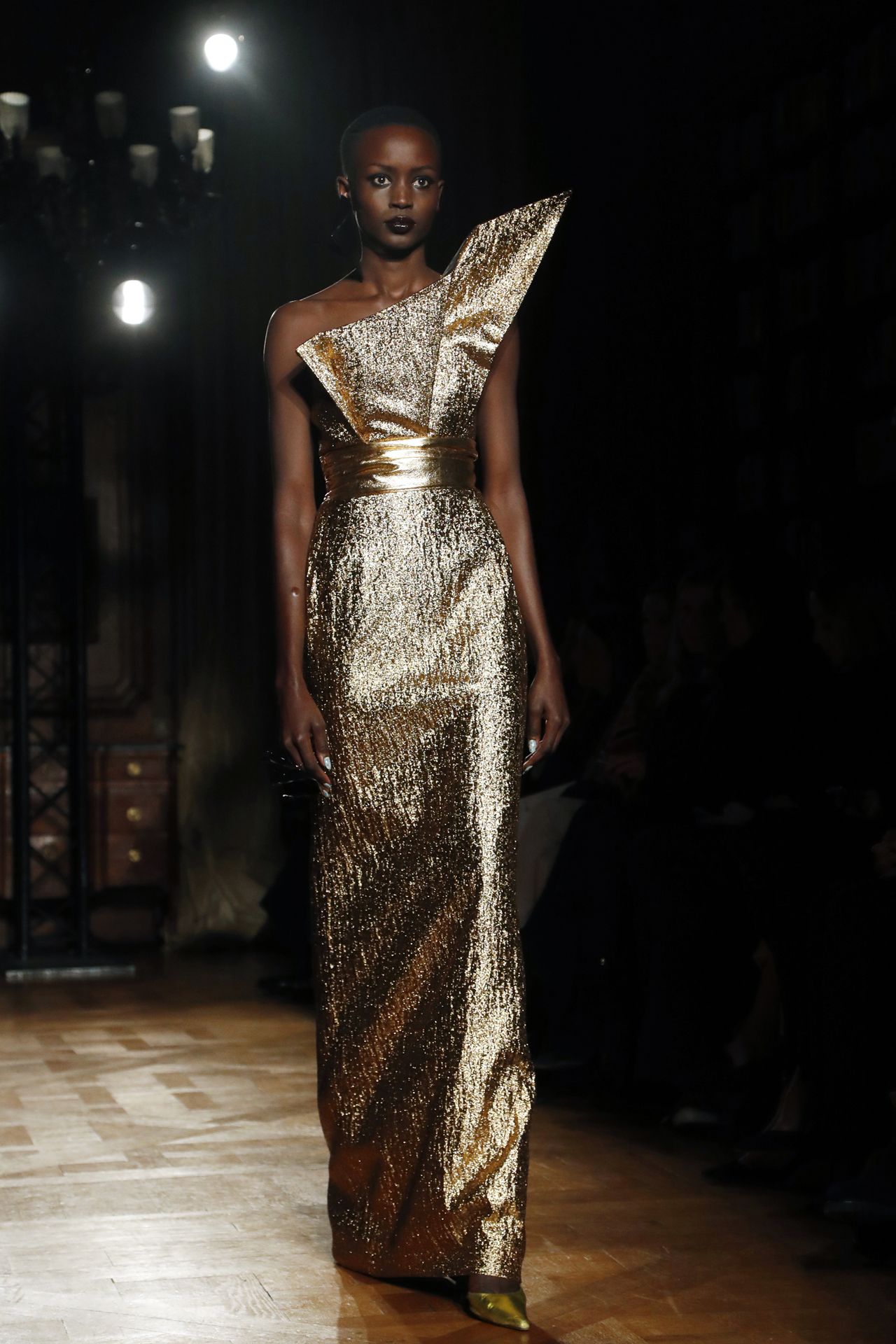 A model presents a creation by RVDK Ronald Van der Kemp during the Women's Spring-Summer 2020 Haute Couture collection fashion show in Paris, on January 21, 2020. (Photo by FRANCOIS GUILLOT / AFP)