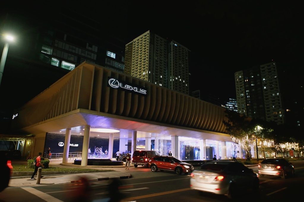 The Nature of Time: The Grand Seiko Master Craftsman Event was an immersive celebration of Grand Seiko’s legacy and world-class quality. Held at the Lexus Manila Showroom, guests stepped into a space lit by the rich shade of Grand Seiko blue, imbibing the brand’s iconic identity and complemented with the swooning melody of the Koto. Within its walls was an LED tunnel that elaborately introduced Grand Seiko’s product timeline, an elegant display of the Lexus RX 350, and Japanese calligraphist Oj Hofer