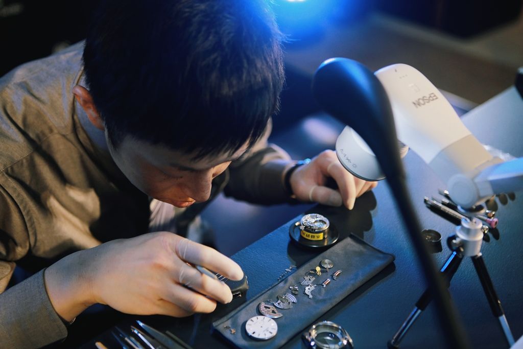 Grand Seiko Craftsman Takuya Nishinaka gave a full demonstration on how to assemble the iconic Grand Seiko Snowflake which not only beguiled guests, but also drew them into a deeper appreciation of Grand Seiko’s unparalleled precision, durability, and beauty—all of which stand as pillars of the brand’s world-class craftsmanship.