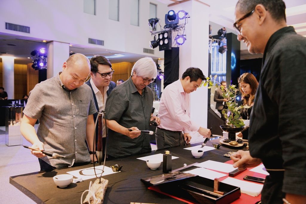 The Nature of Time: The Grand Seiko Master Craftsman Event was an immersive celebration of Grand Seiko’s legacy and world-class quality. Held at the Lexus Manila Showroom, guests stepped into a space lit by the rich shade of Grand Seiko blue, imbibing the brand’s iconic identity and complemented with the swooning melody of the Koto. Within its walls was an LED tunnel that elaborately introduced Grand Seiko’s product timeline, an elegant display of the Lexus RX 350, and Japanese calligraphist Oj Hofer