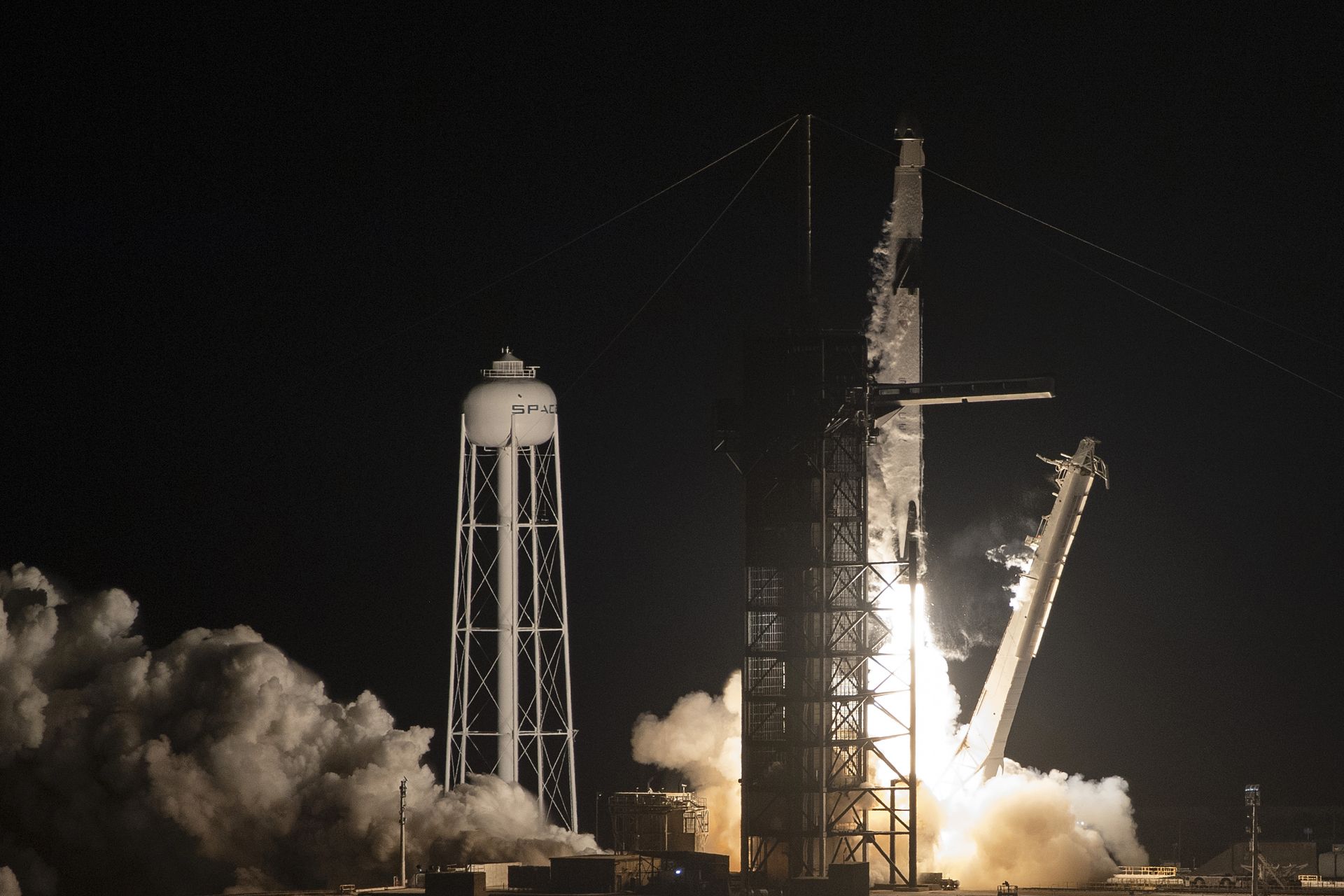 SpaceX Falcon 9 rocket with the company's Crew Dragon spacecraft onboard takes off during the Demo-1 mission, at the Kennedy Space Center in Florida on March 2, 2019. (Photo by Jim WATSON / AFP) / ALTERNATIVE CROP