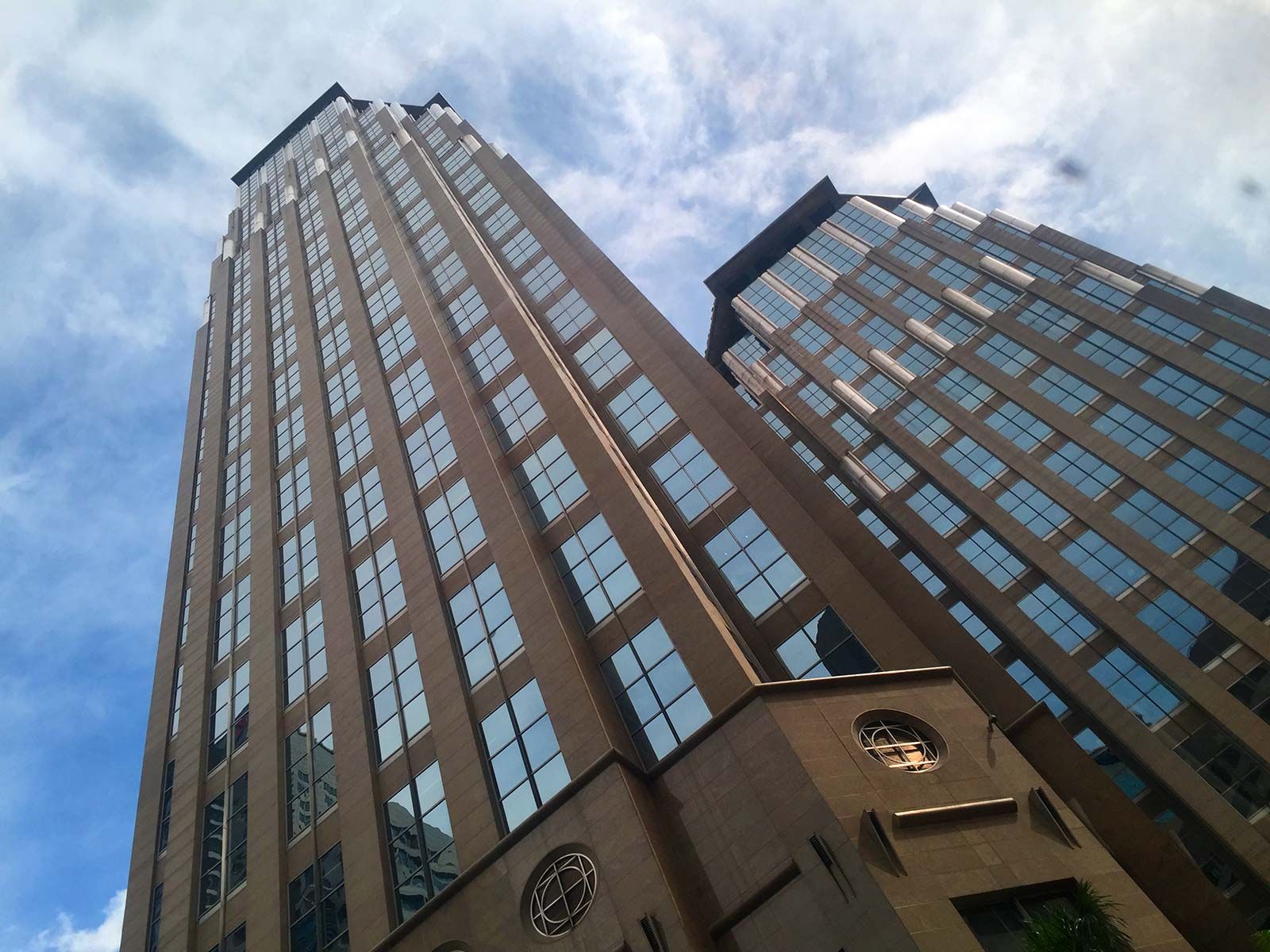 THE ENTERPRISE CENTRE: Completed in 1999, it was designed by Wong & Tung International Limited - Hong Kong, in collaboration with ARADS & Associates - Manila | Photo: RBK Realty