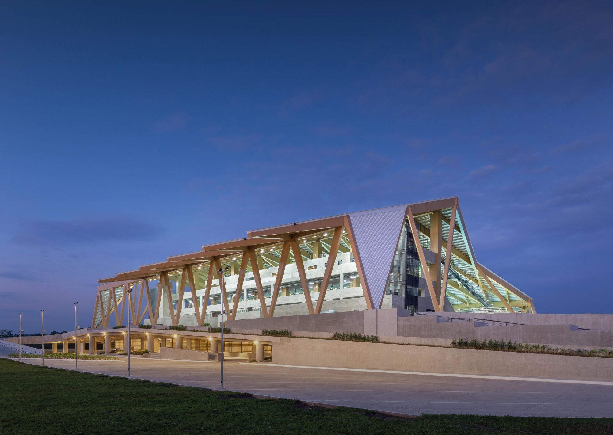 NEW CLARK CITY AQUATICS CENTRE: Designed by Budji + Royal Architecture + Design primarily for the South East Asian Games 2019 | Photo: Tatler Philippines