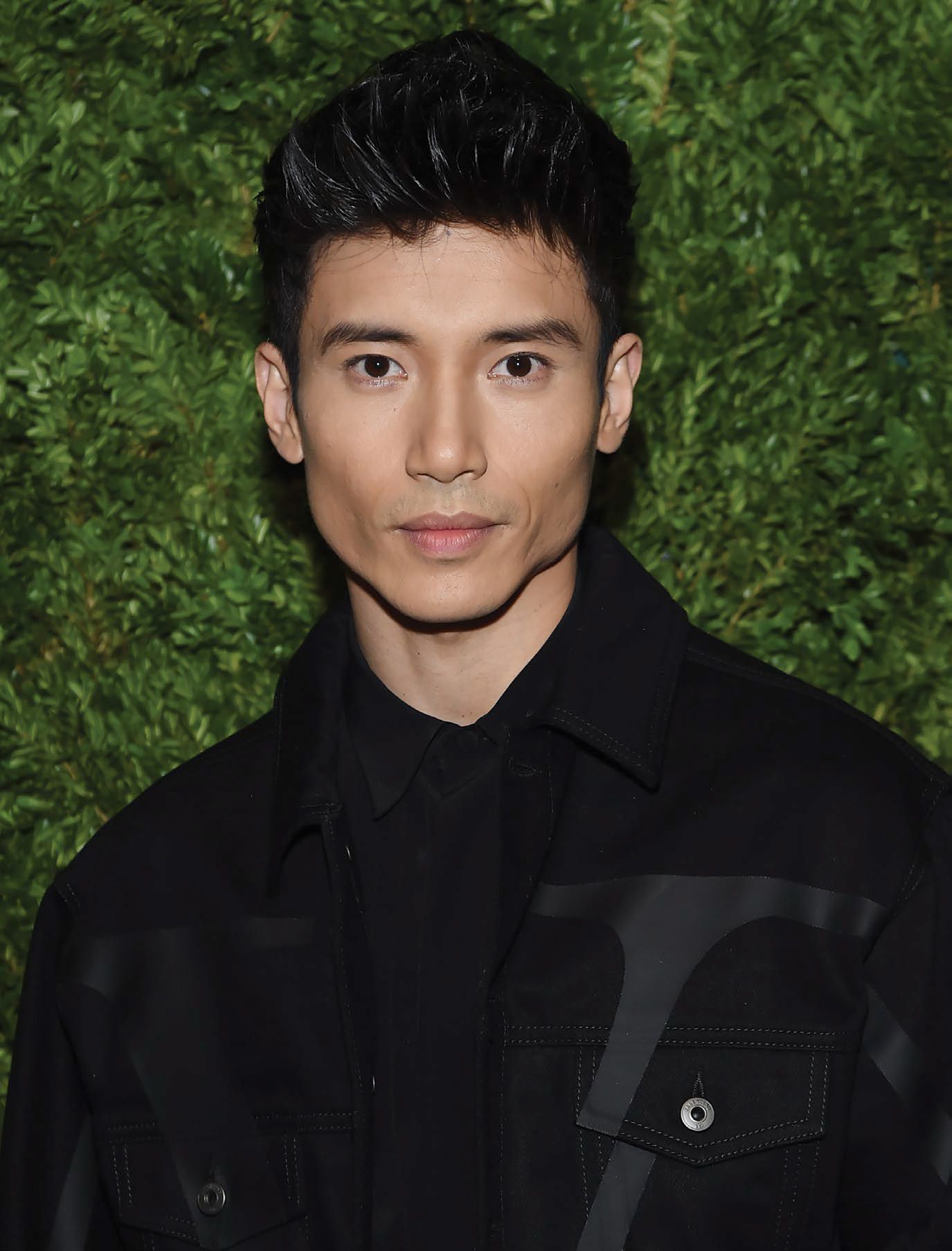 Manny Jacinto'S Incredible Story: From Small Town To Hollywood Hills - h4034o9