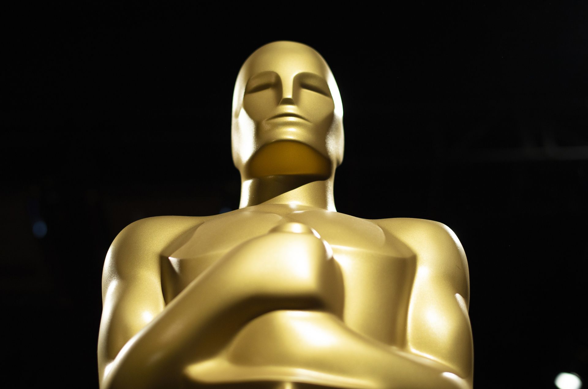 (FILES) In this file photo taken on February 15, 2019 an Oscar statue stands during a preview for the Governors Ball during the 91st annual Academy Awards week in Hollywood, on California,. - Millions of television viewers around the globe will tune in on February 24, 2019 to watch the Oscars, the glitziest night in showbiz, but most don't know how the winners are chosen. (Photo by VALERIE MACON / AFP)