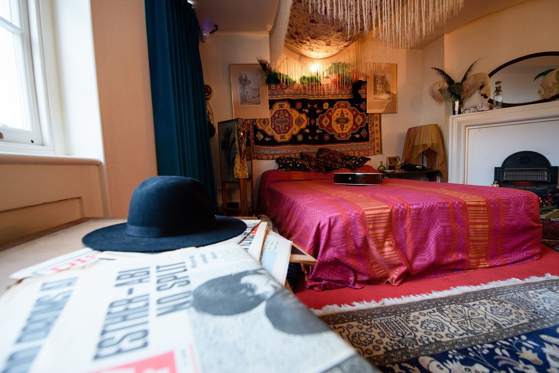 The recreated bedroom of US musician Jimi Hendrix, is seen in the room he actually rented, to promote a forthcoming exhibition, in central London, England on February 8, 2016. - Located above the Handel House museum, Hendrix's former bedroom has been dressed to resemble how it was when he lived there in 1968-69. From February 10, 2016, the upper floor rooms of 23 Brook Street, will be open to the public, and includes galleries of images and videos showing his story. (Photo by LEON NEAL / AFP)
