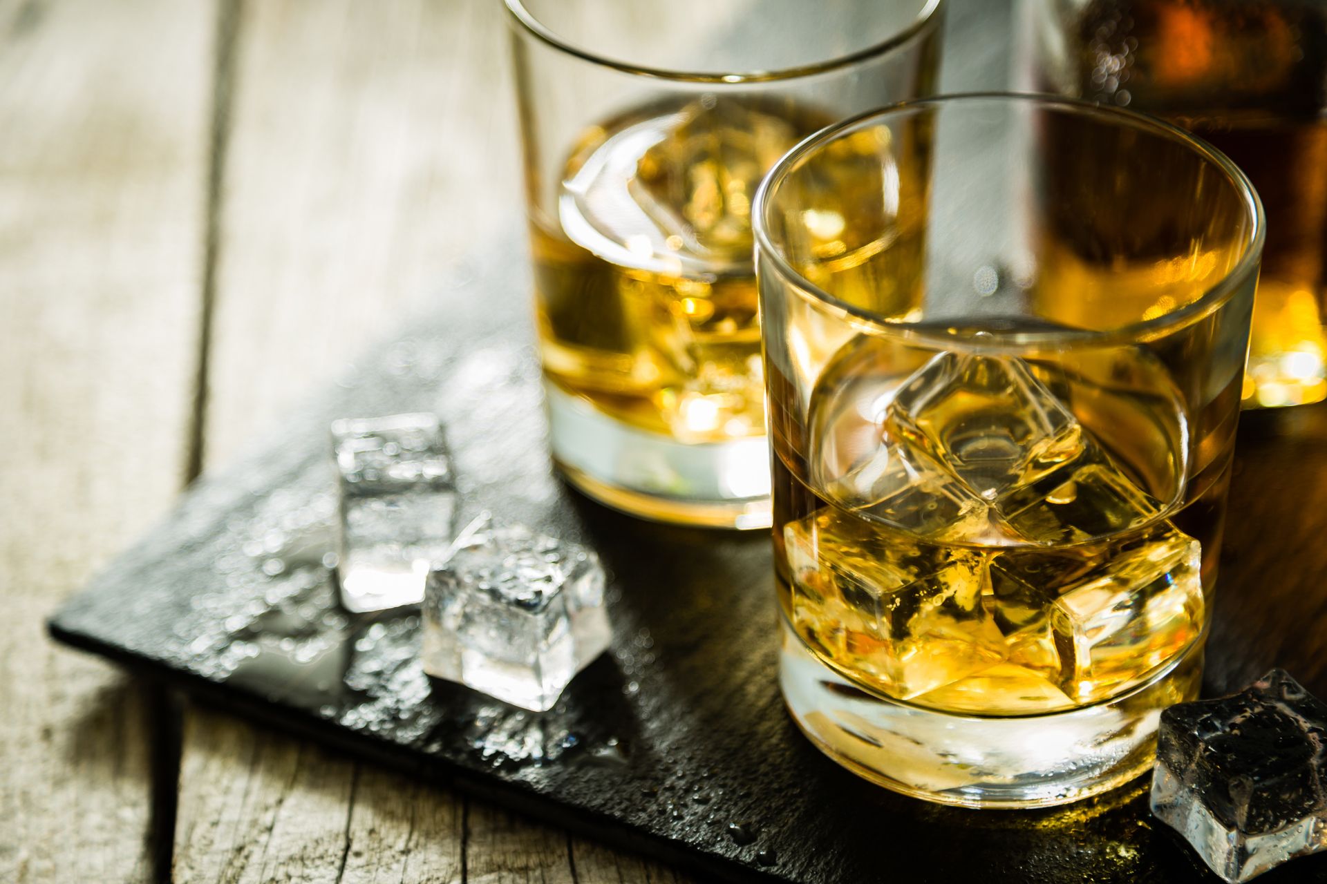 Can a California startup mature spirits on a large scale in days instead of years with the same taste, color and aroma? © Oleksandra Naumenko / Shutterstock