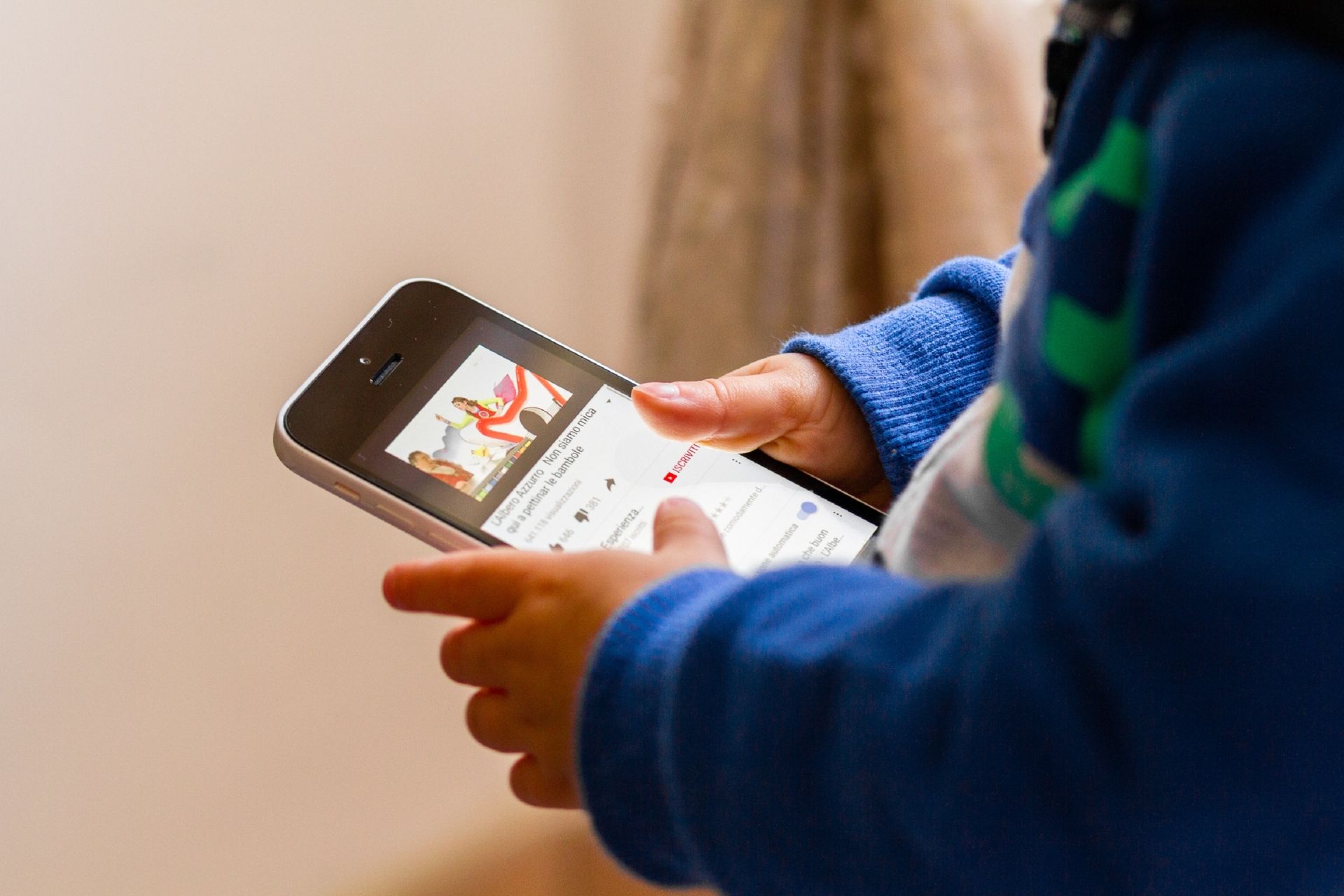 Watching videos all day long on your smartphone is the best way to drain your mobile data plan. © MeskPhotography / Shutterstock
