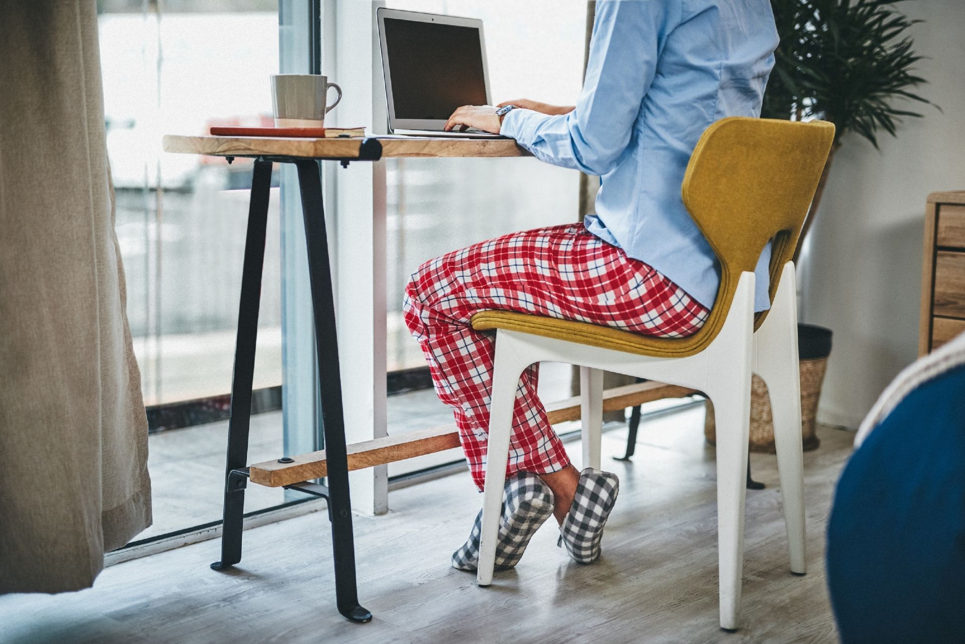 Lounge pants and slippers could become very popular this winter. © Charday Penn / IStock.com