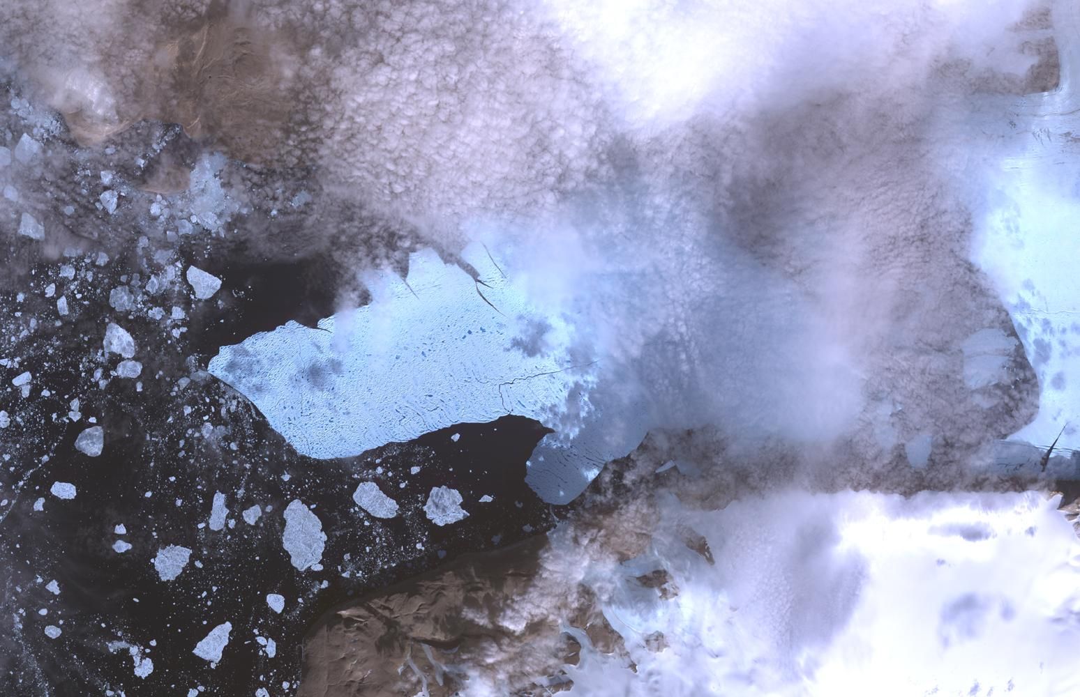 On 5 August 2010, a chunk of ice glacier broke off the Petermann Glacier in Greenland. | Photo from NASA