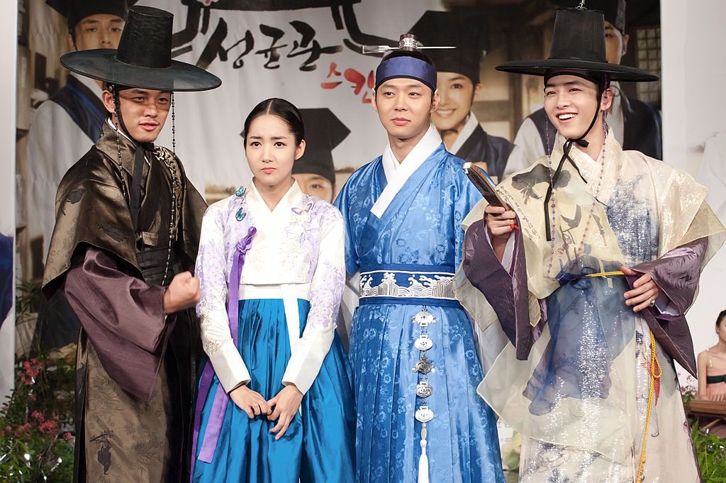 Song Joong-ki (far right) effortlessly sporting yet another hanbok. Yoo Ah-in, Park Min-young, Park Yoo-chun, and Song Joong-ki attend the KBS2 TV Drama 'Sung Kyun Kwan Scandal' Press Conference at Walkerhill Hotel on August 17, 2010 in Seoul, South Korea. | Photo by Choi Soo-Young/Multi-Bits via Getty Images
