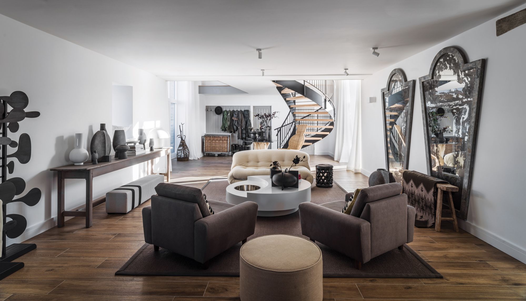 Home Tour: Enter Kelly Hoppen's Countryside Residence in the Cotswolds